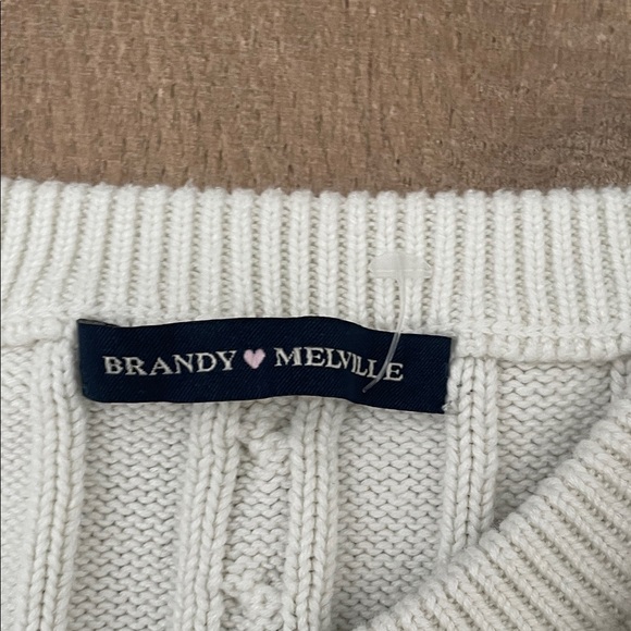 Brandy Melville 3 Tops and 1 Sweater, - Picture 7 of 9